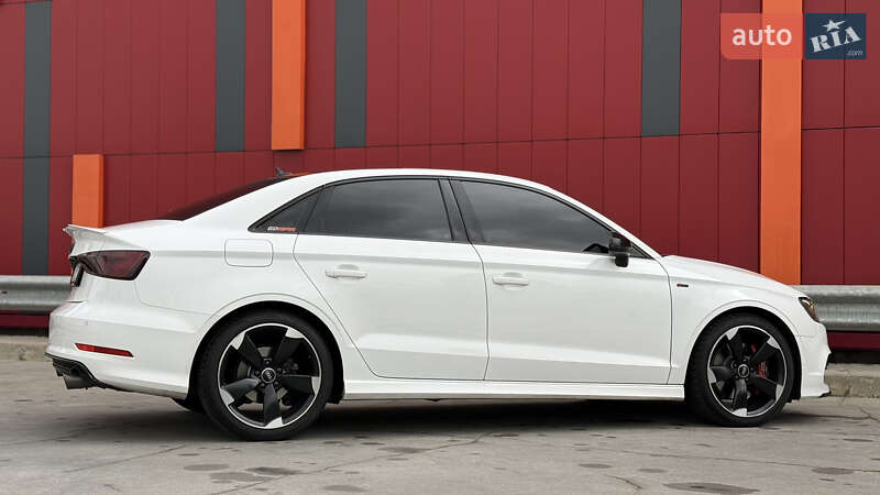 Седан Audi A3 2016 в Киеве