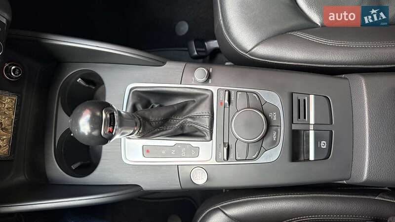 Седан Audi A3 2016 в Киеве