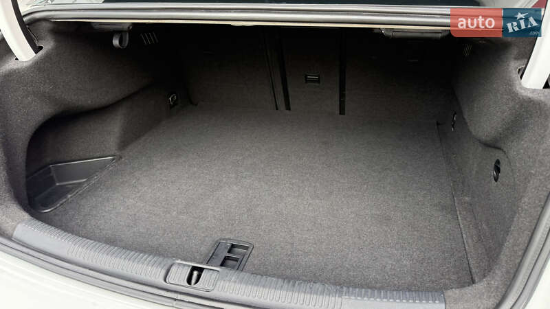 Седан Audi A3 2016 в Киеве