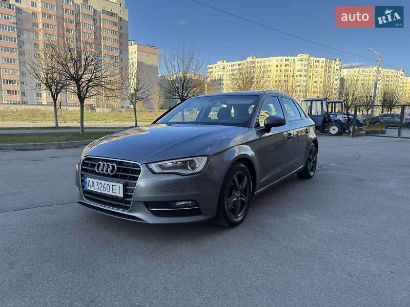 Хетчбек Audi A3 2016 в 