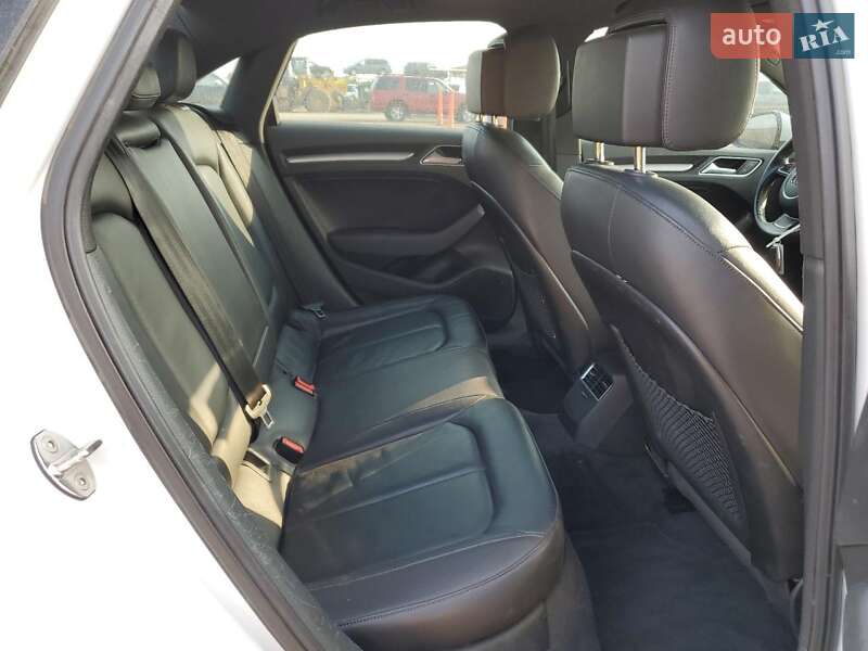 Седан Audi A3 2016 в Луцке