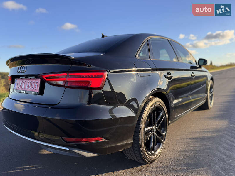 Седан Audi A3 2017 в Вінниці