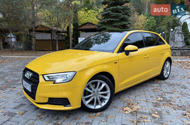 Хэтчбек Audi A3 2016 в 