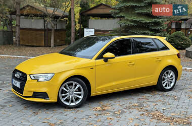 Хэтчбек Audi A3 2016 в 
