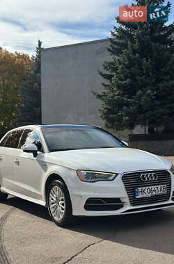 Хэтчбек Audi A3 2016 в 