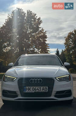 Хэтчбек Audi A3 2016 в 