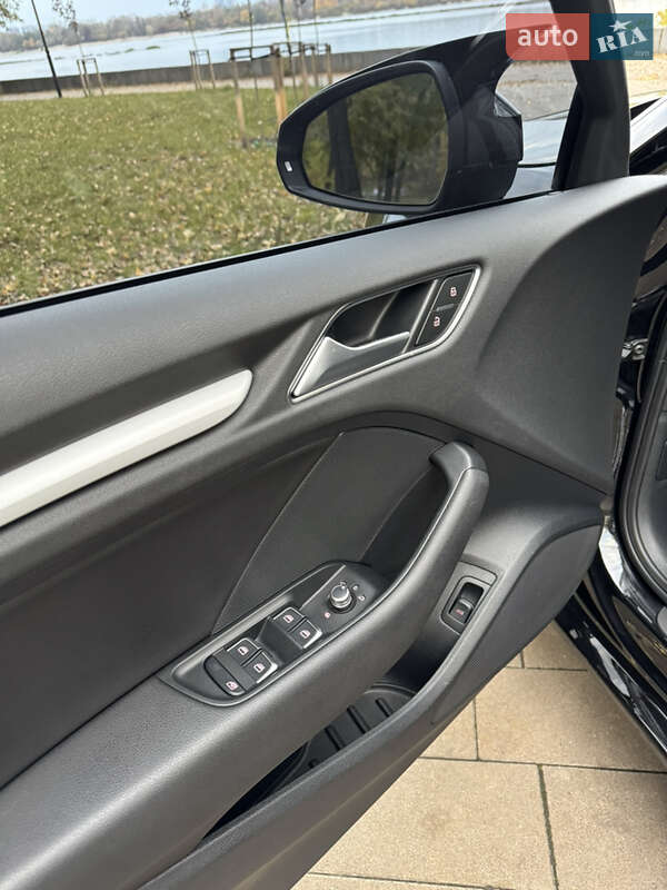 Седан Audi A3 2015 в Киеве