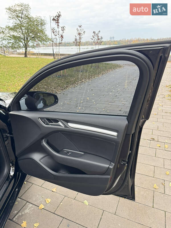 Седан Audi A3 2015 в Киеве