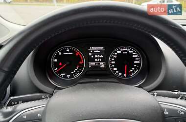 Хетчбек Audi A3 2015 в 