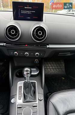 Хетчбек Audi A3 2015 в 