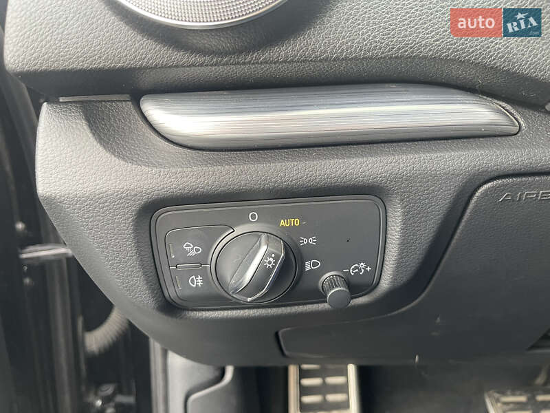 Седан Audi A3 2019 в Киеве