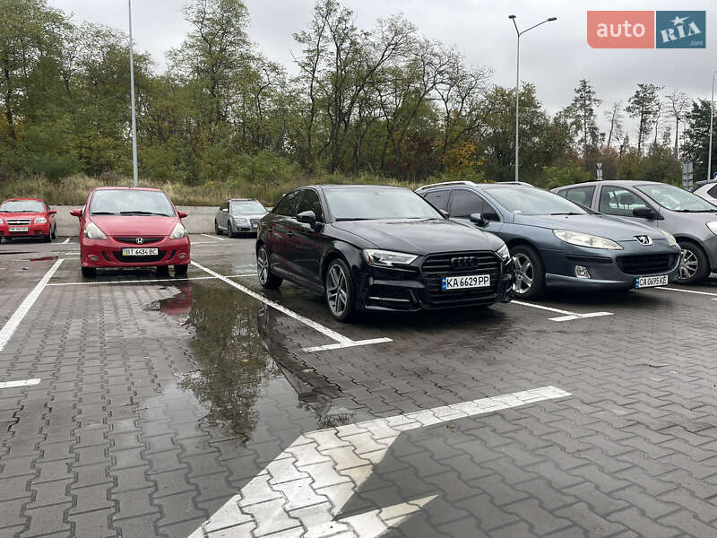 Седан Audi A3 2019 в Киеве
