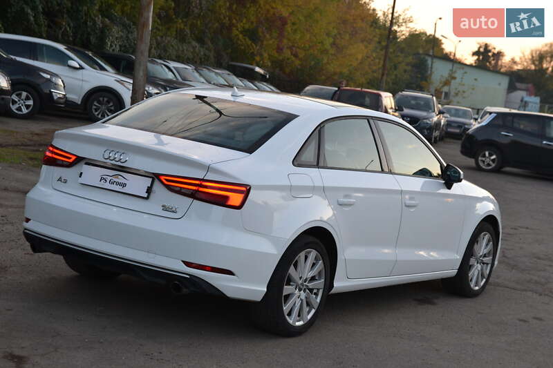 Седан Audi A3 2017 в Луцке