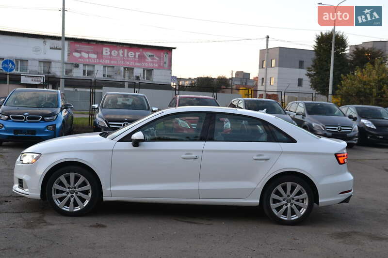 Седан Audi A3 2017 в Луцке