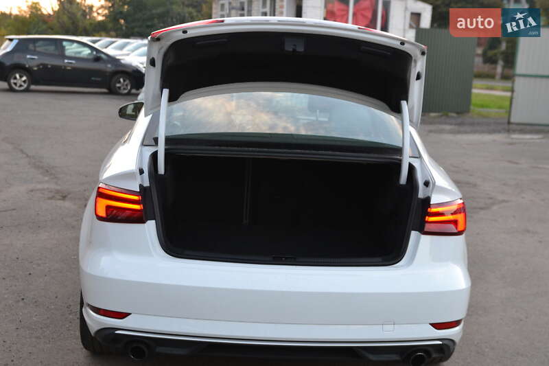 Седан Audi A3 2017 в Луцке