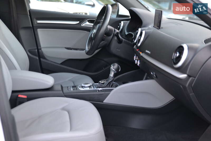 Седан Audi A3 2017 в Луцке