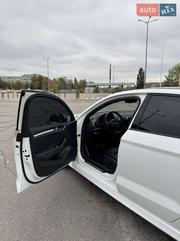 Седан Audi A3 2016 в Харькове