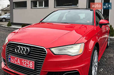 Хетчбек Audi A3 2015 в 
