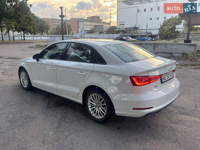 Седан Audi A3 2016 в Днепре