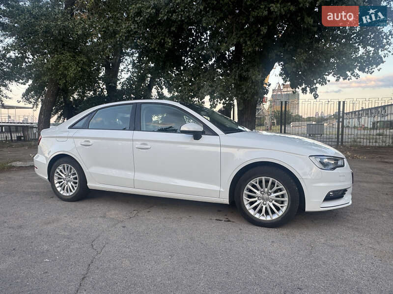 Седан Audi A3 2016 в Днепре