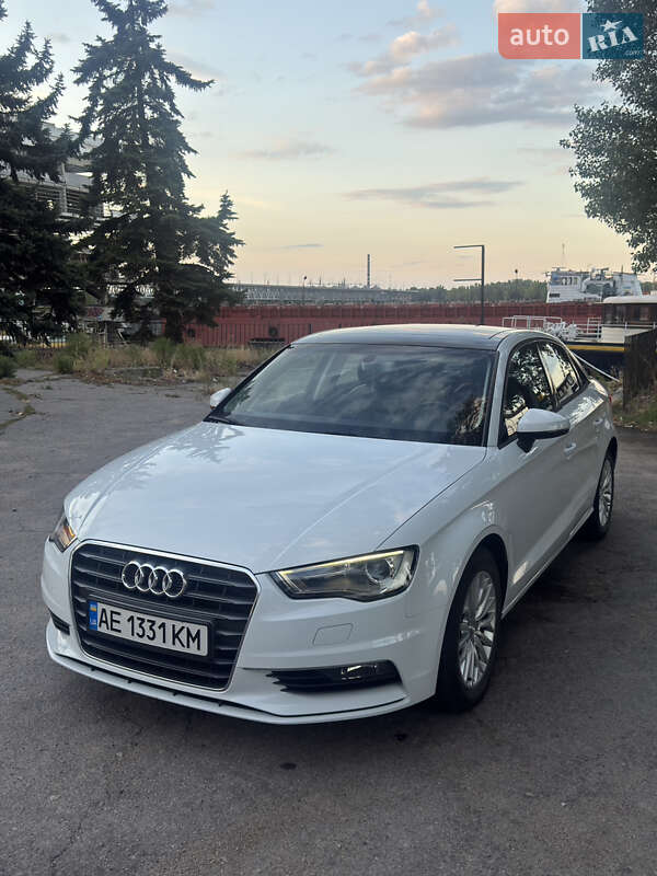 Седан Audi A3 2016 в Днепре