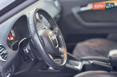 Хэтчбек Audi A3 2010 в 
