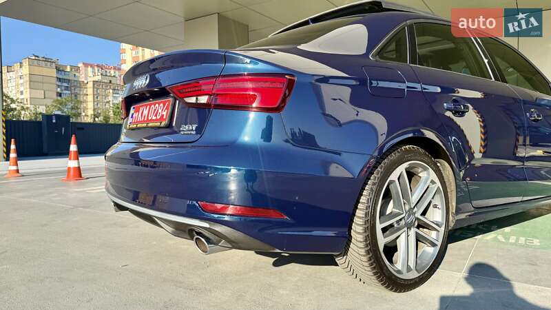 Седан Audi A3 2017 в Киеве