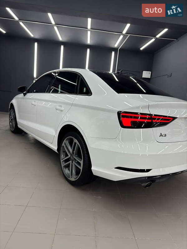 Седан Audi A3 2017 в Ивано-Франковске