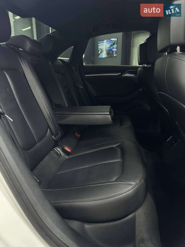 Седан Audi A3 2017 в Ивано-Франковске