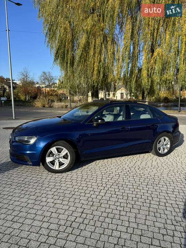 Седан Audi A3 2015 в Львові