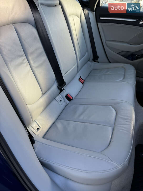 Седан Audi A3 2015 в Львові