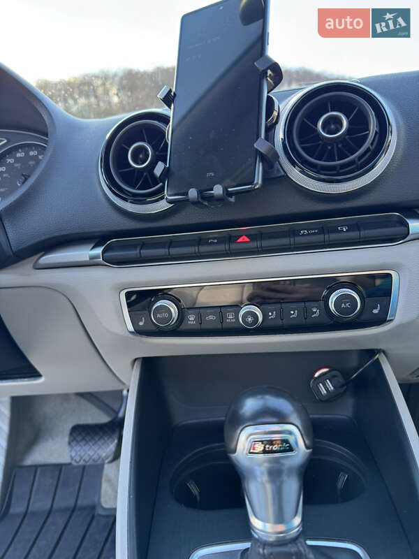 Седан Audi A3 2015 в Львові