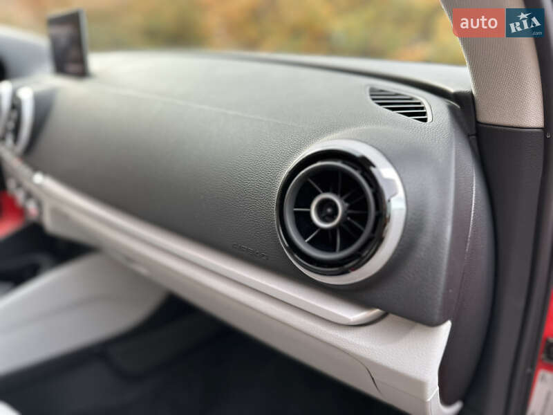 Хетчбек Audi A3 2016 в Києві