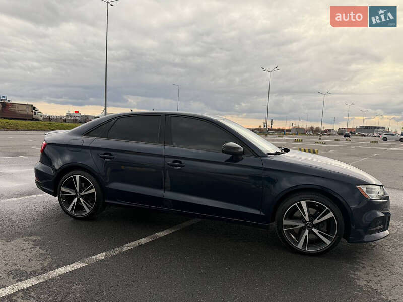 Седан Audi A3 2016 в Львові