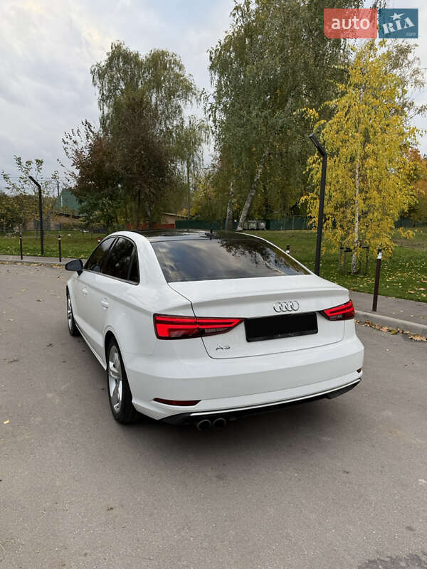 Седан Audi A3 2016 в Киеве