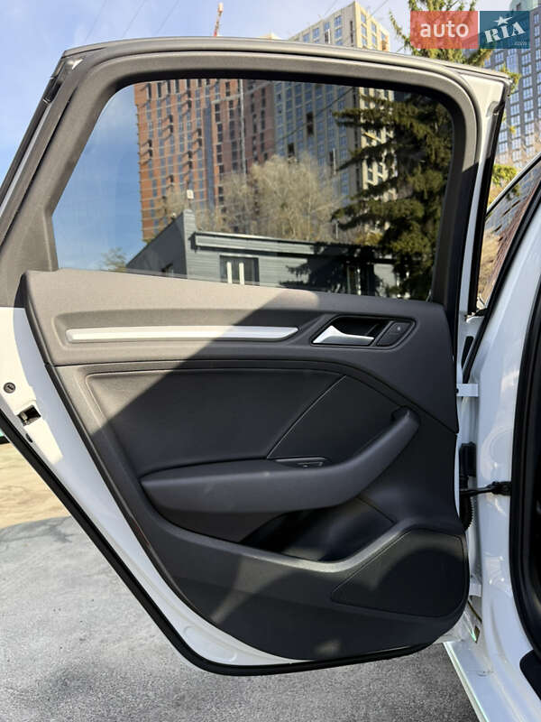 Седан Audi A3 2015 в Киеве