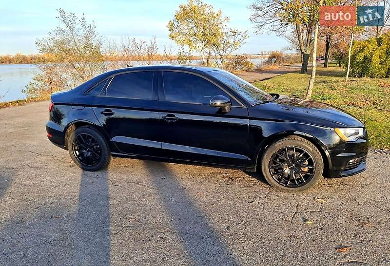 Седан Audi A3 2015 в Дніпрі