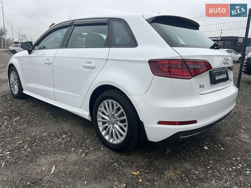 Хэтчбек Audi A3 2016 в Киеве