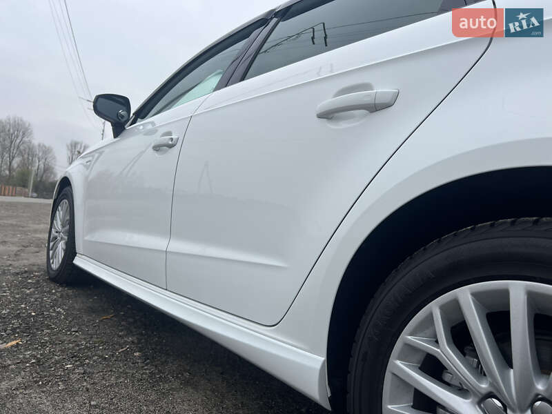Хэтчбек Audi A3 2016 в Киеве