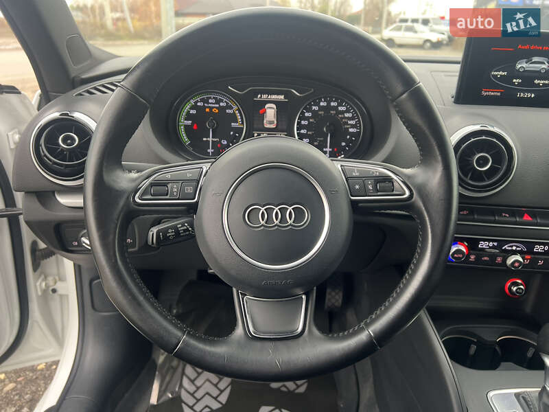 Хэтчбек Audi A3 2016 в Киеве