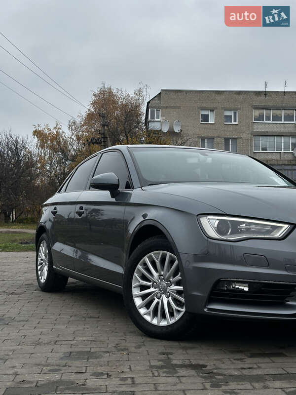 Седан Audi A3 2016 в Харкові