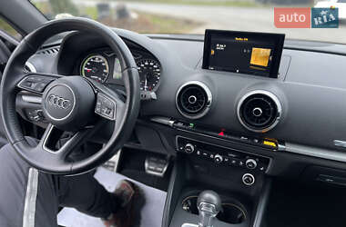 Хэтчбек Audi A3 2016 в Луцке