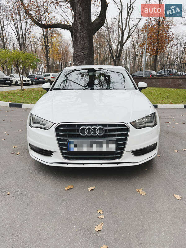 Хэтчбек Audi A3 2015 в Харькове