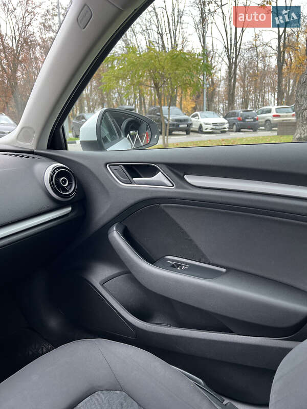 Хетчбек Audi A3 2015 в Харкові