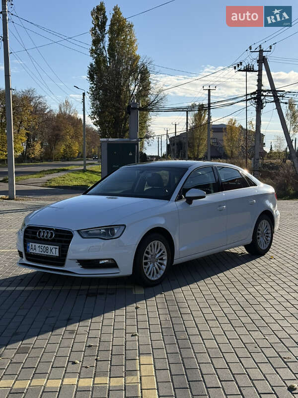 Седан Audi A3 2016 в Киеве