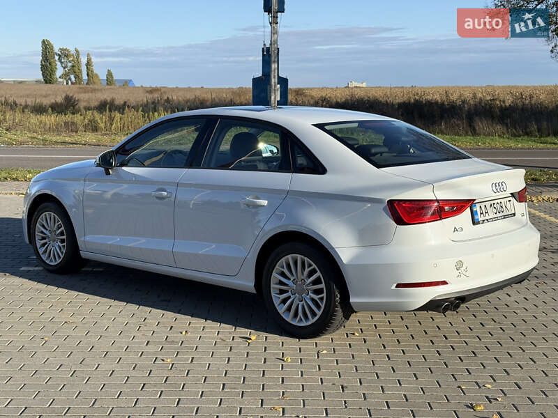 Седан Audi A3 2016 в Киеве