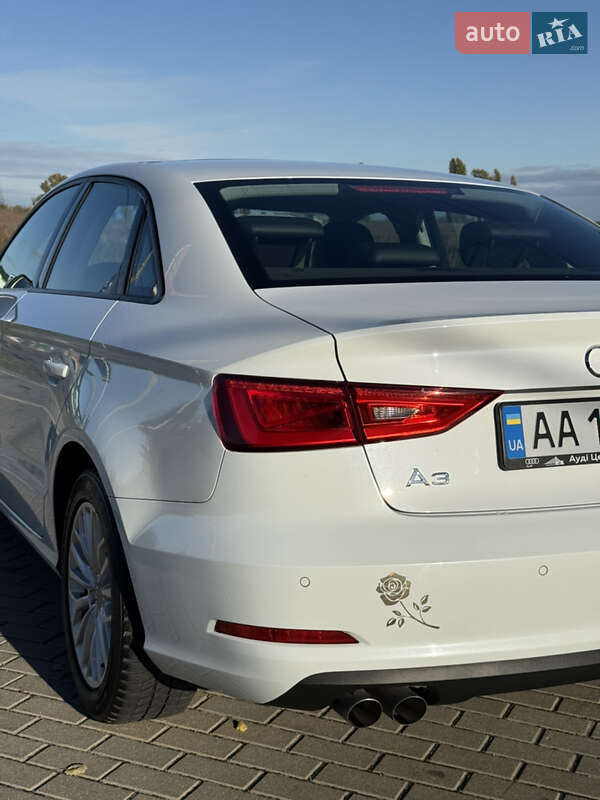 Седан Audi A3 2016 в Киеве
