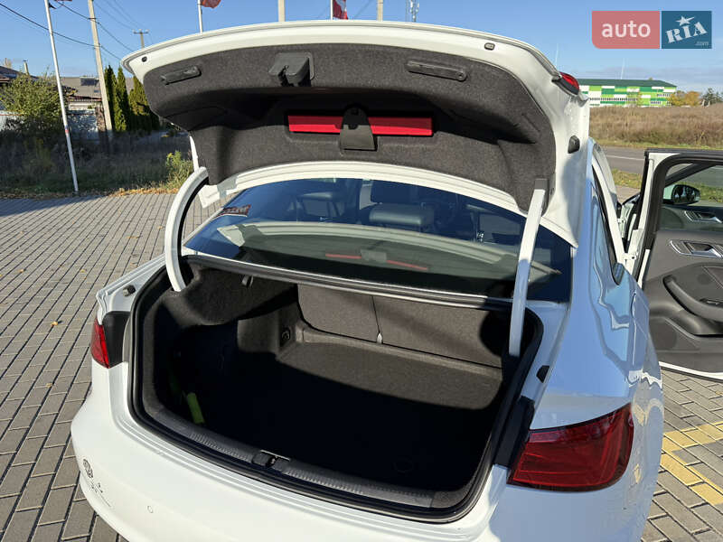 Седан Audi A3 2016 в Киеве