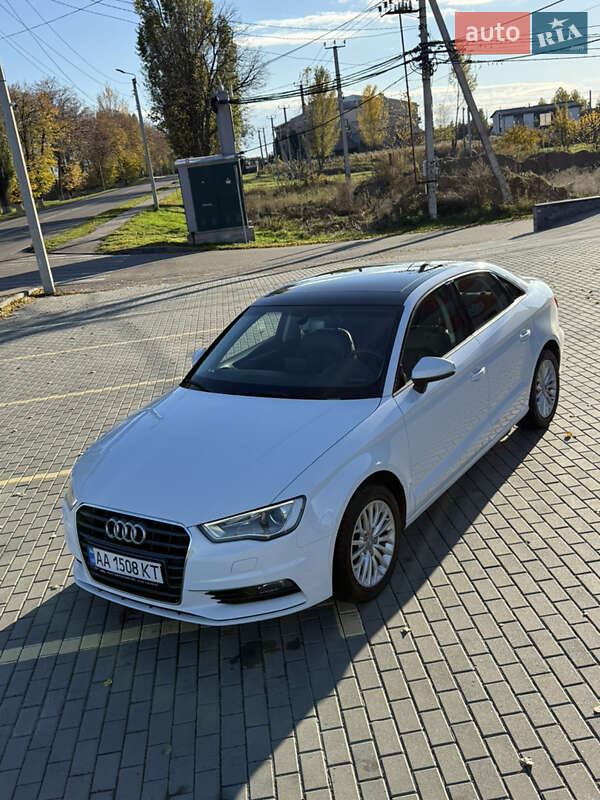 Седан Audi A3 2016 в Киеве
