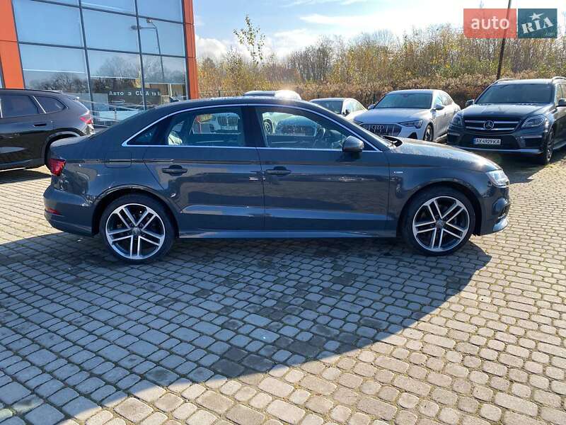 Седан Audi A3 2017 в Львове